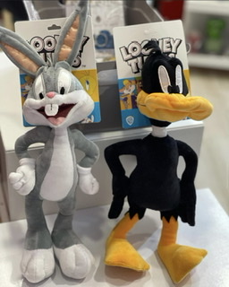 Banzai demoler Paloma Peluches Lucas y Bugs Bunny Looney Tunes - Tenerife El Señor Miyagi